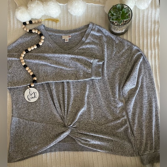 Woman’s So Twist Front Sweater Size XXL - Picture 3 of 5